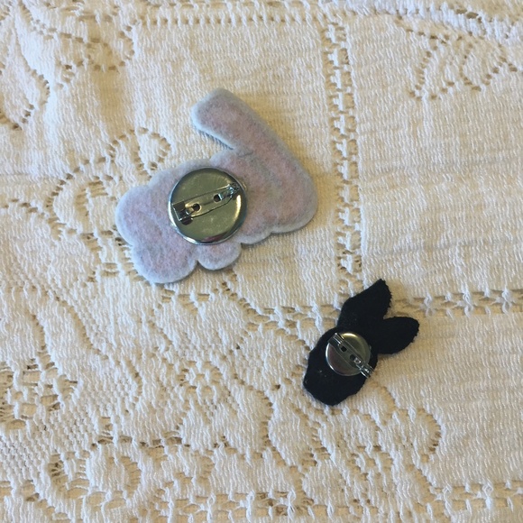 Cute love and skull rabbit pins - Picture 2 of 4